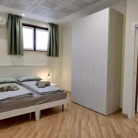 Apartment Fronte Fiera 1 *