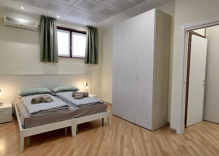 Apartment Fronte Fiera 1 *
